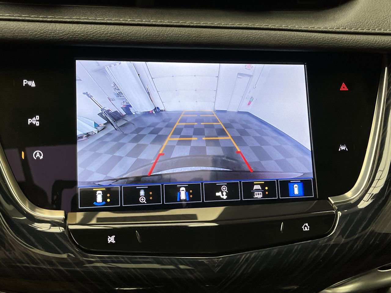 Used 2024 Cadillac XT6 Premium Luxury w/ Technology Package AWD/4WD image 6