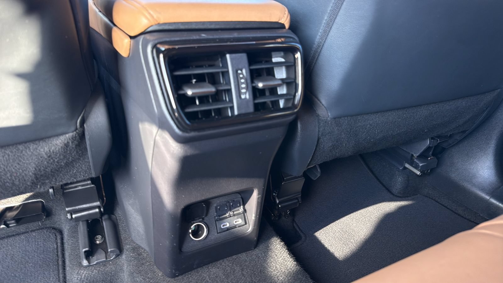 Used 2022 Lexus NX 250 FWD w/ Towing Package (2000 Lbs) image 27