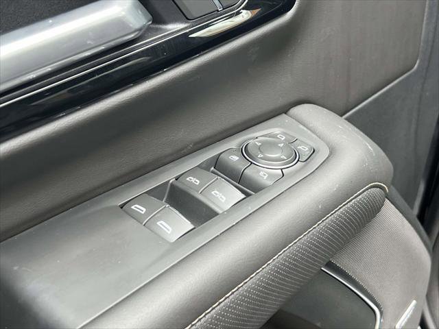 Used 2025 Chevrolet Suburban Premier image 18