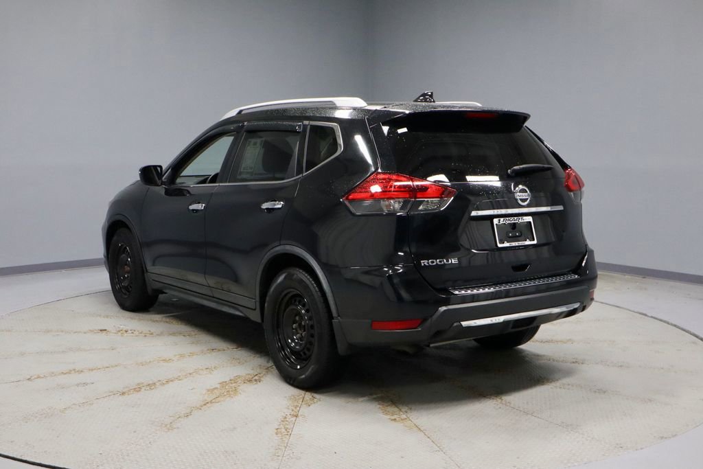 Used 2017 Nissan Rogue S w/ S Appearance Package FWD image 9