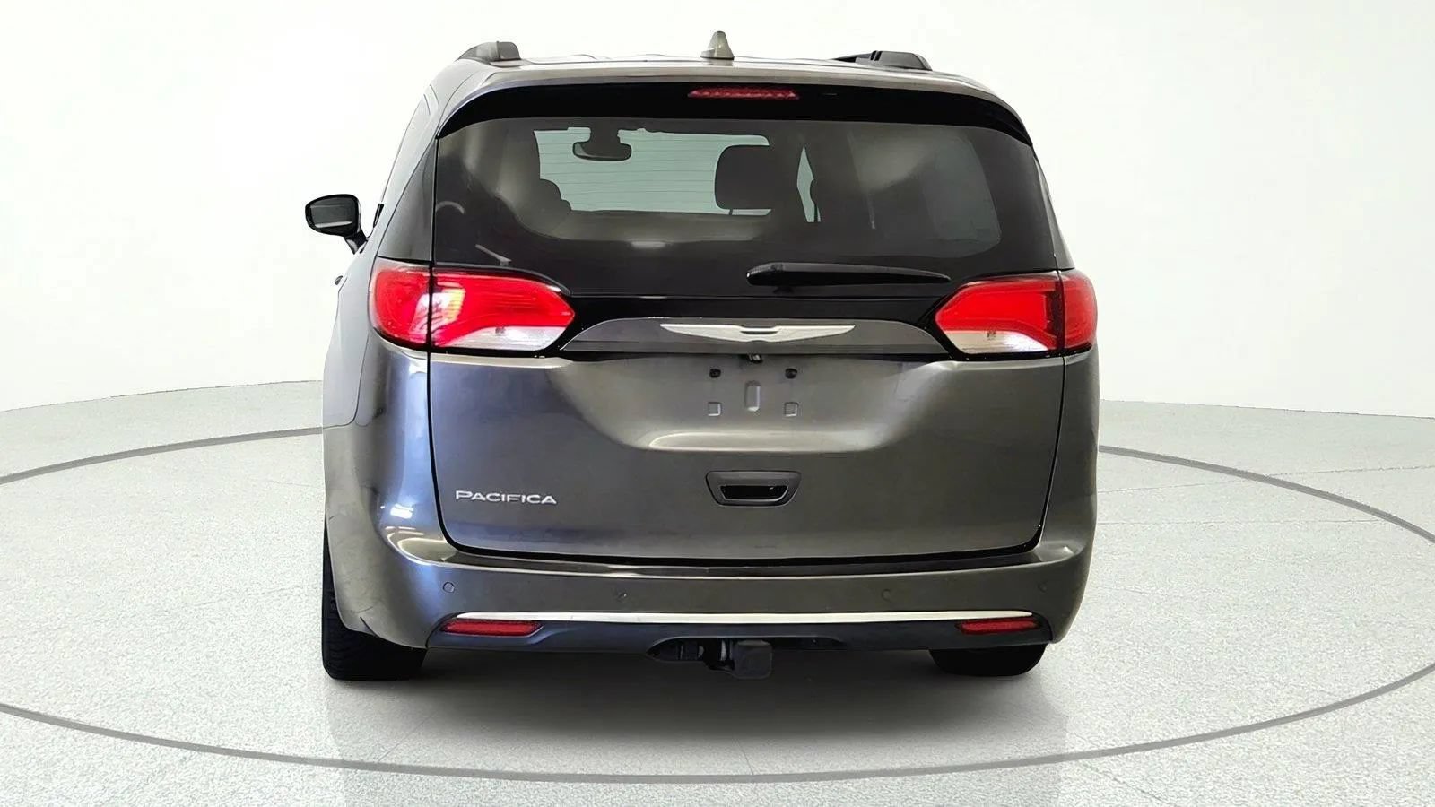Used 2017 Chrysler Pacifica Touring-L FWD image 7