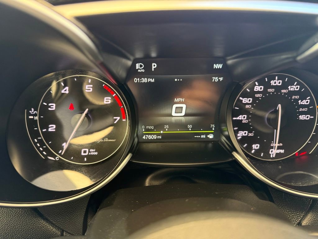 Used 2017 Alfa Romeo Giulia image 27