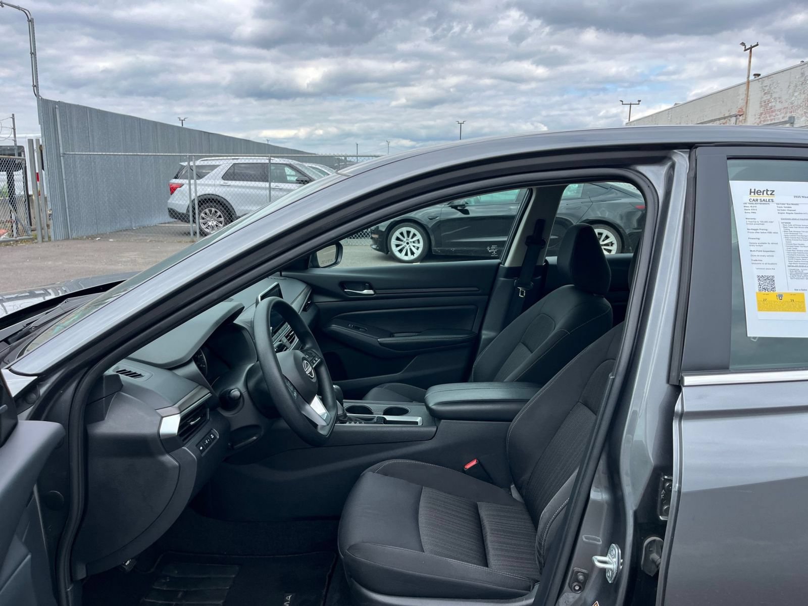 Used 2025 Nissan Altima 2.5 SV FWD image 27