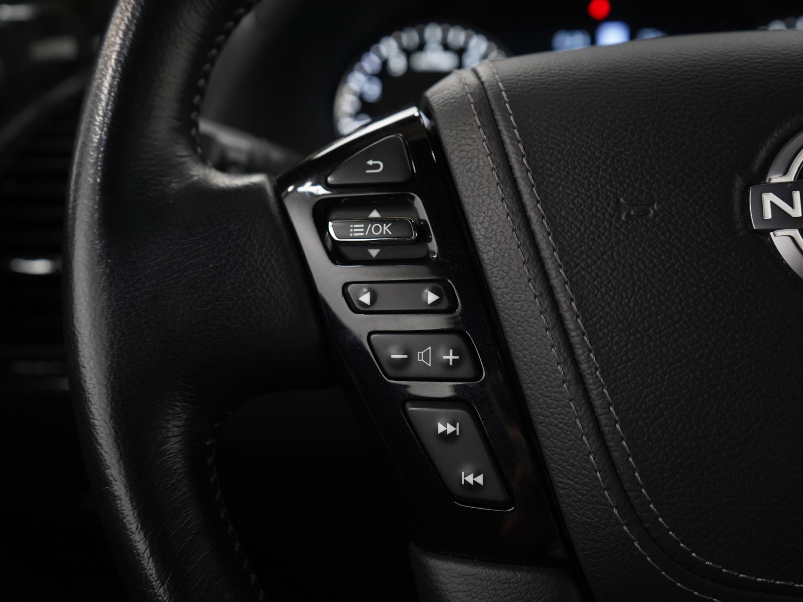 Used 2023 Nissan Armada Platinum w/ Captain's Chairs Package image 30