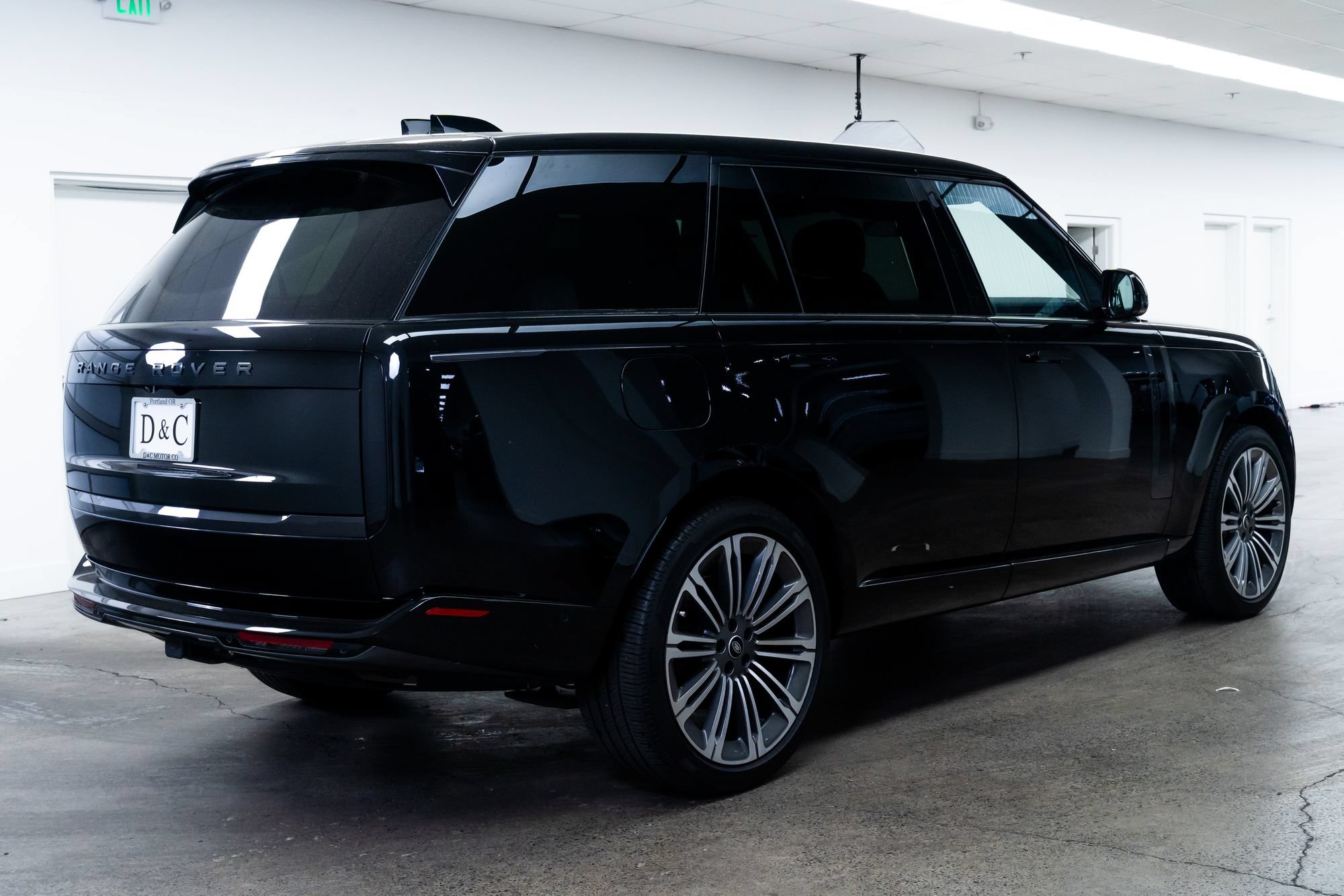 Used 2025 Land Rover Range Rover Long Wheelbase SE AWD/4WD image 6