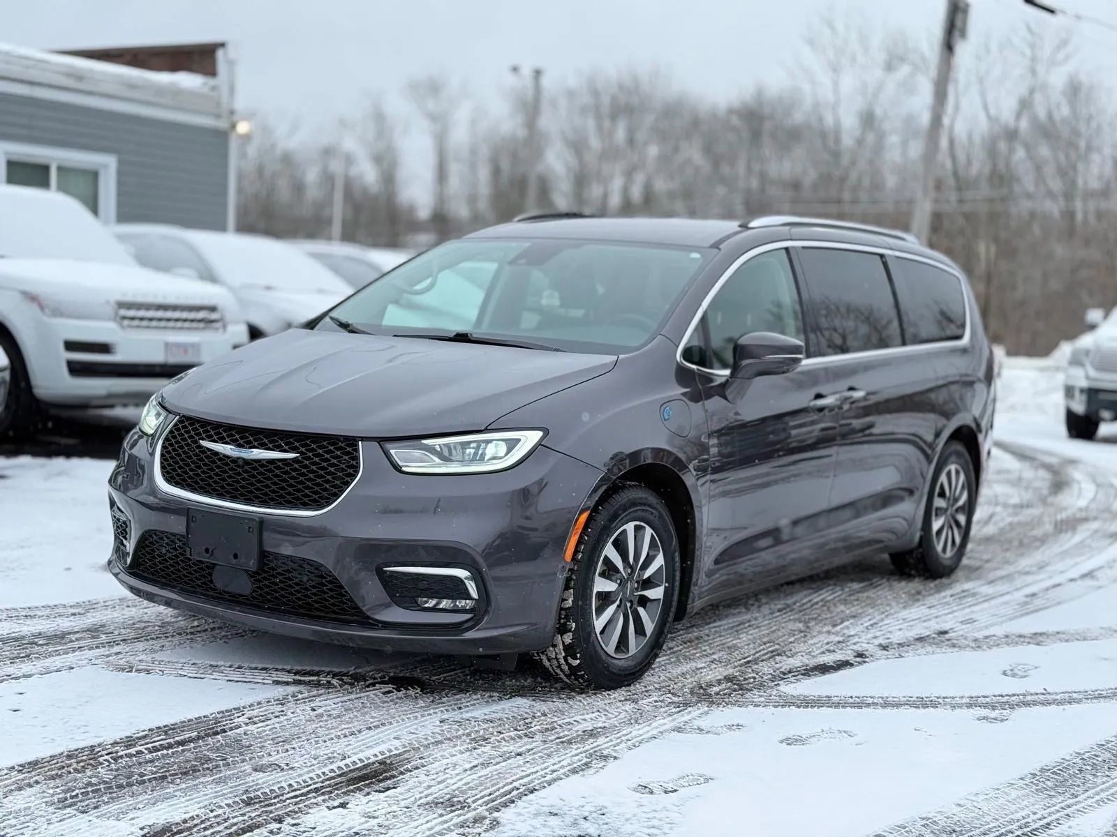 Used 2021 Chrysler Pacifica Touring-L image 4
