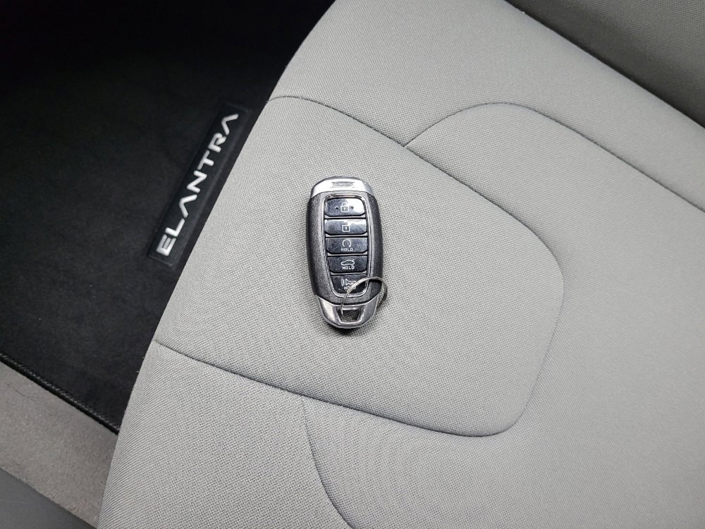 Used 2023 Hyundai Elantra SEL w/ Winter Weather Package FWD image 32