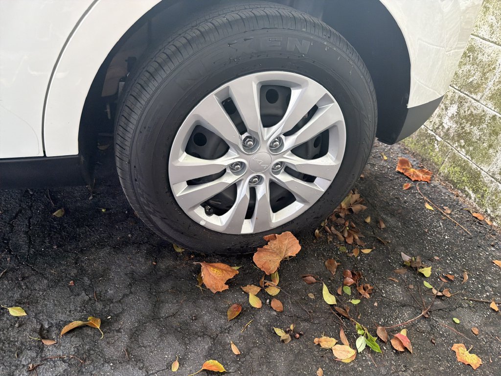 Certified 2025 Kia Soul LX FWD image 8