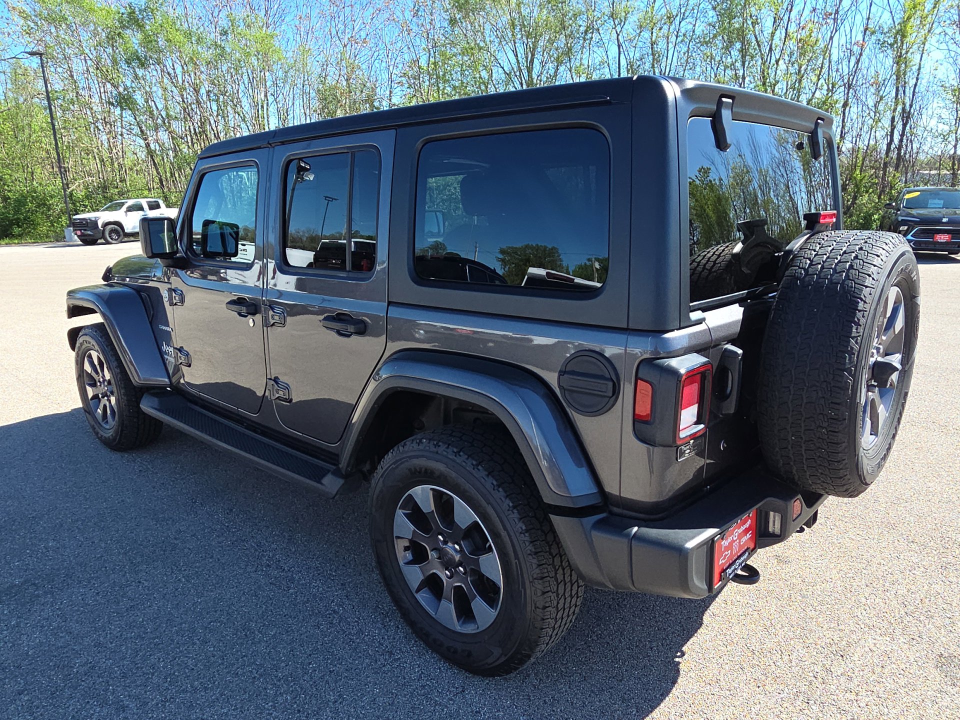 Used 2018 Jeep Wrangler Unlimited Sahara w/ Cold Weather Group image 6