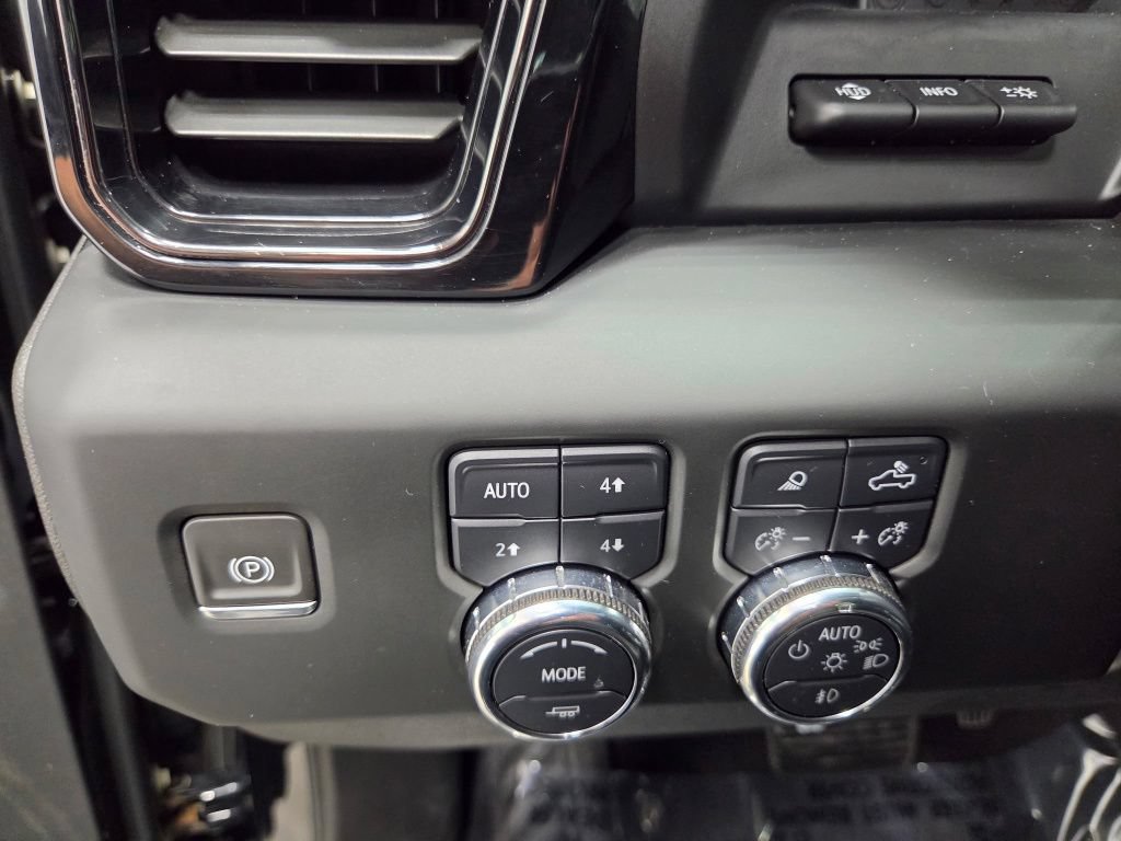 Used 2024 GMC Sierra 2500 AT4 w/ Technology Package AWD/4WD image 28