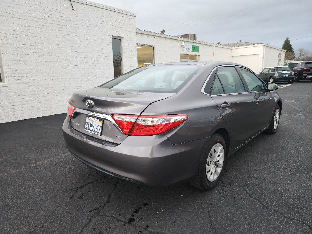 Used 2015 Toyota Camry LE image 5