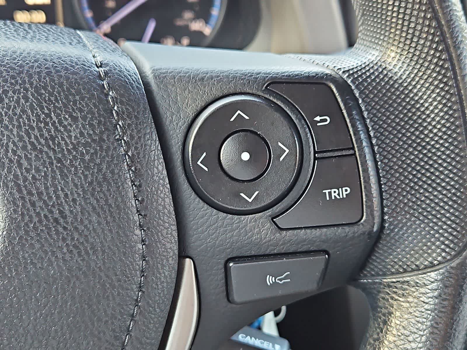Used 2018 Toyota RAV4 LE FWD image 10