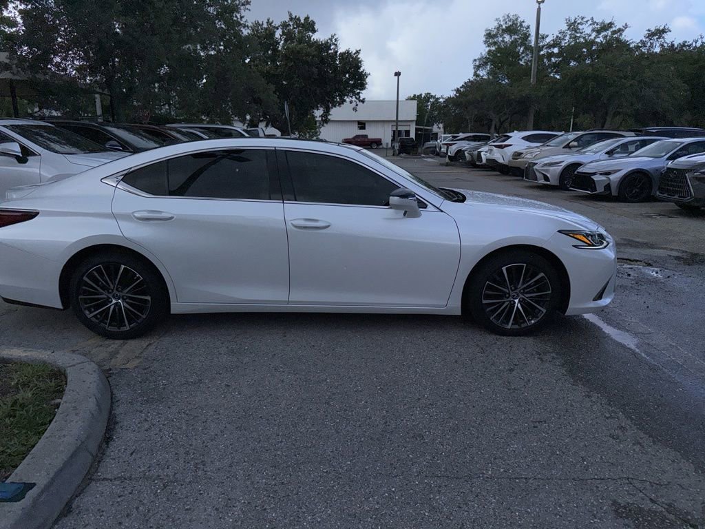 Certified 2025 Lexus ES 350 w/ Premium Package FWD image 3