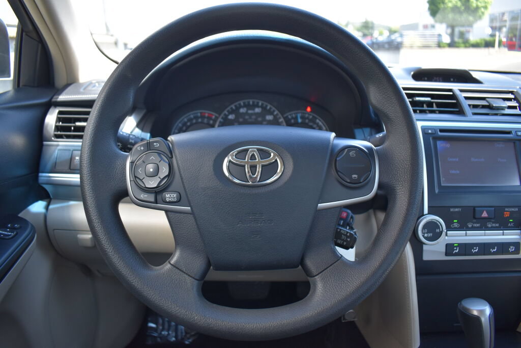 Used 2012 Toyota Camry LE FWD image 9