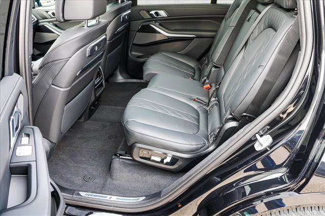 Used 2025 BMW X7 M60i AWD/4WD image 21