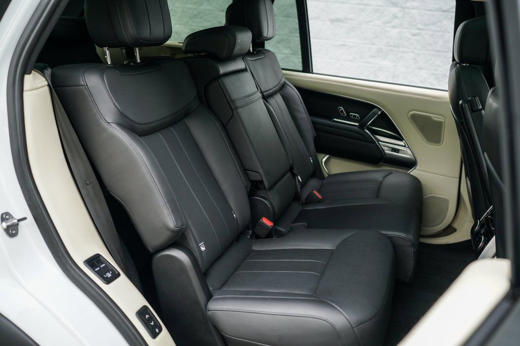 Used 2022 Land Rover Range Rover Long Wheelbase SE image 27