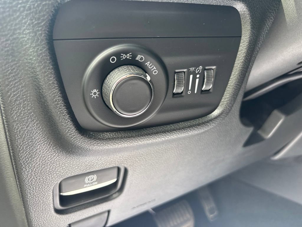 Certified 2023 Jeep Grand Cherokee Altitude AWD/4WD image 16