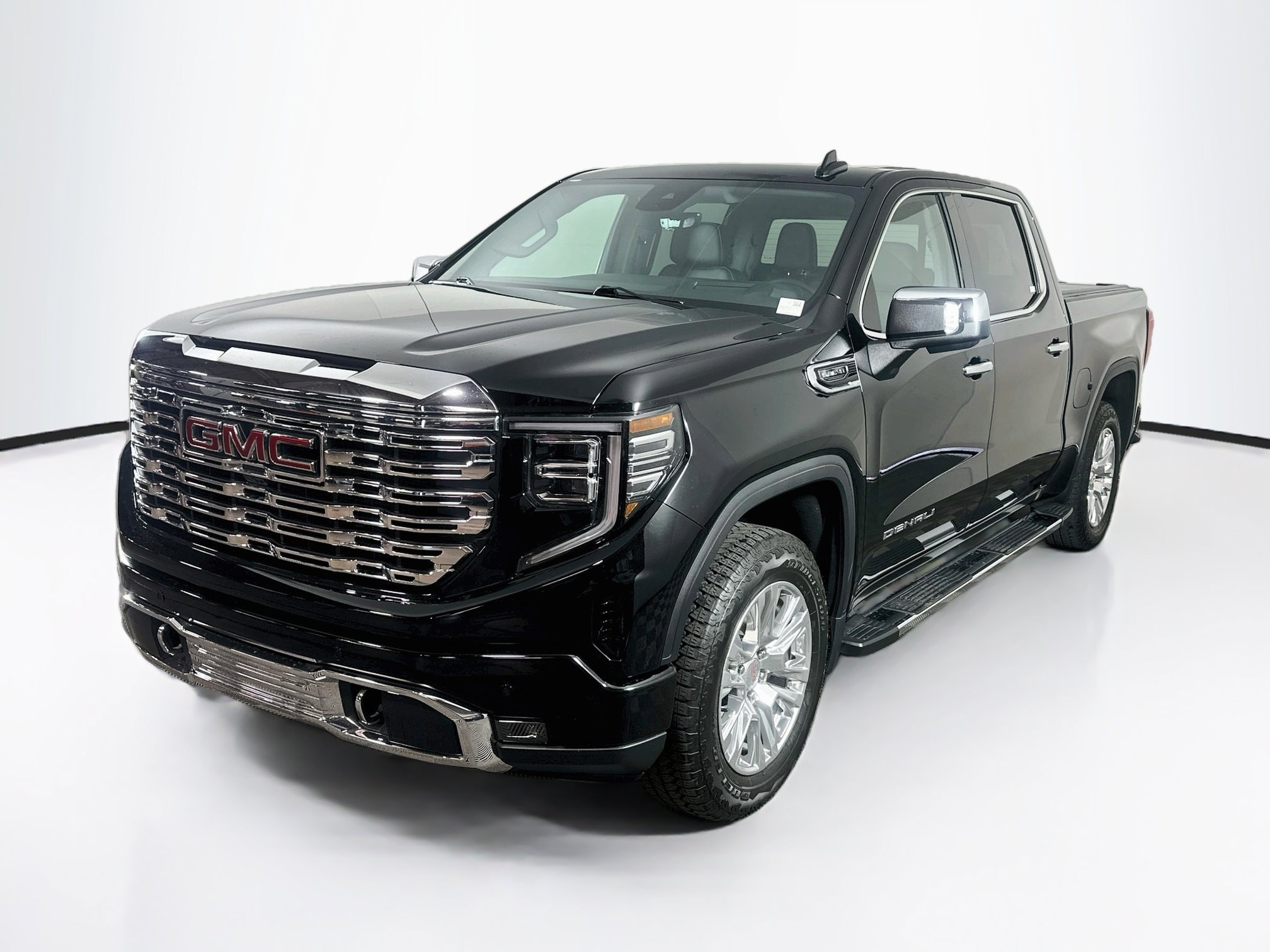 Used 2024 GMC Sierra 1500 Denali w/ Technology Package AWD/4WD image 3