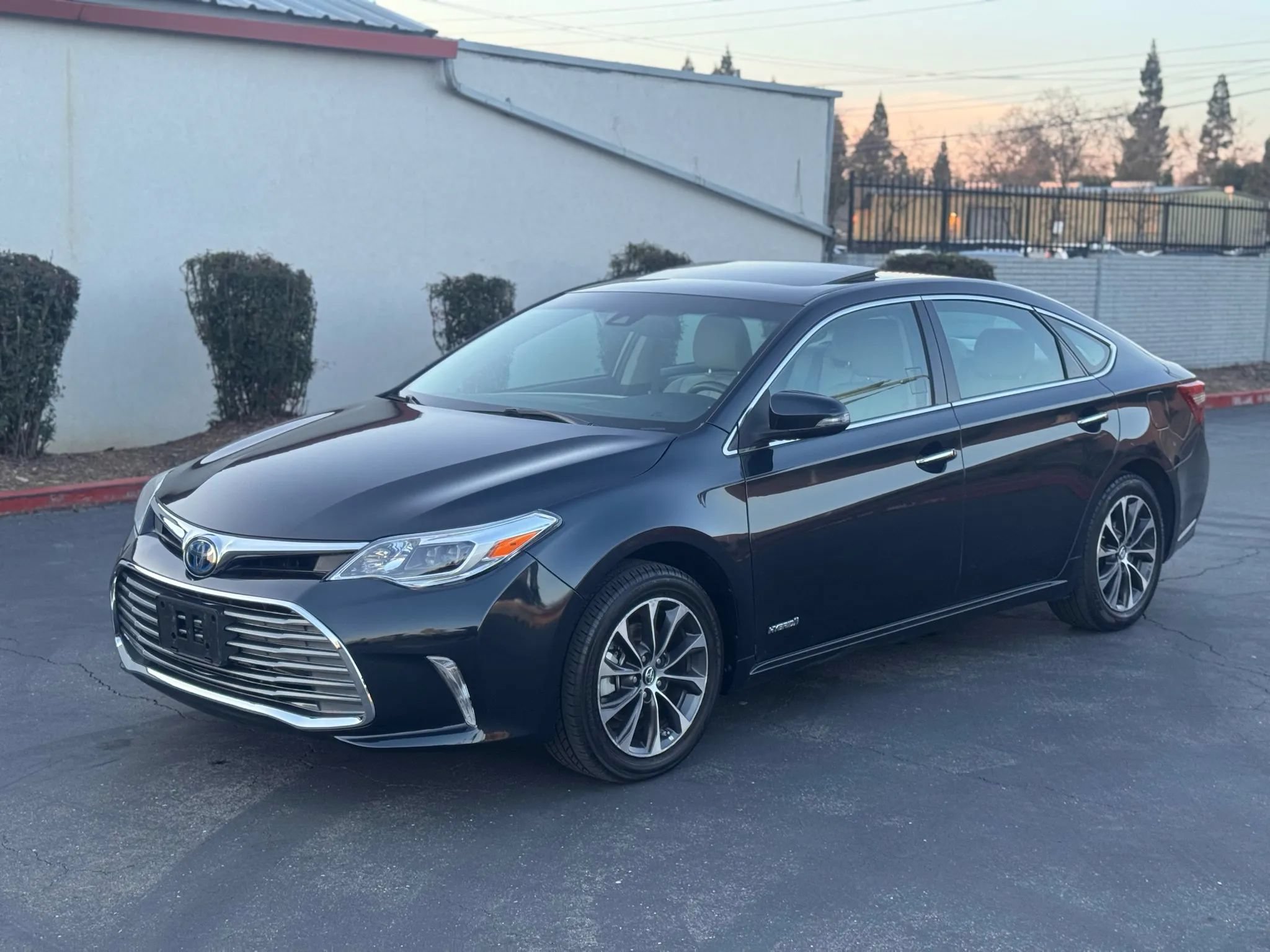 Used 2018 Toyota Avalon XLE Plus w/ Carpet Mat Package FWD image 2