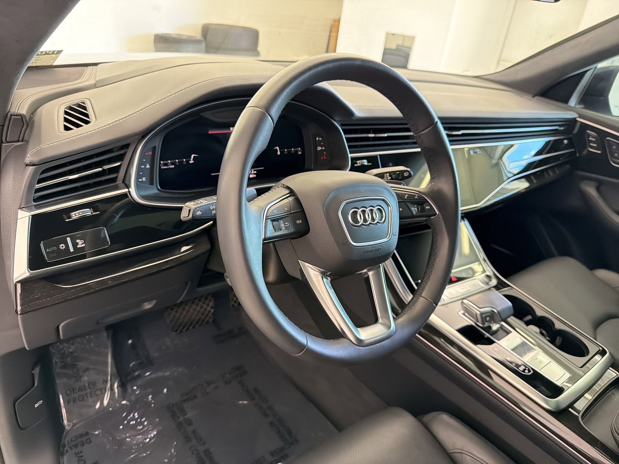 Used 2023 Audi Q8 Prestige w/ Prestige Package AWD/4WD image 4