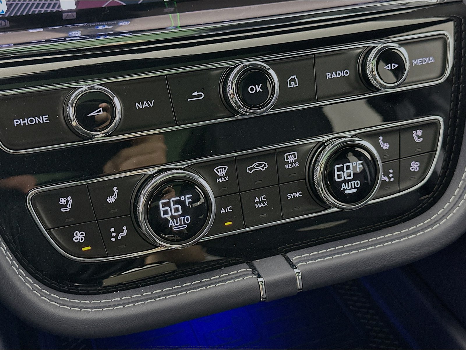 New 2026 Bentley Bentayga Extended Wheelbase AWD/4WD image 30