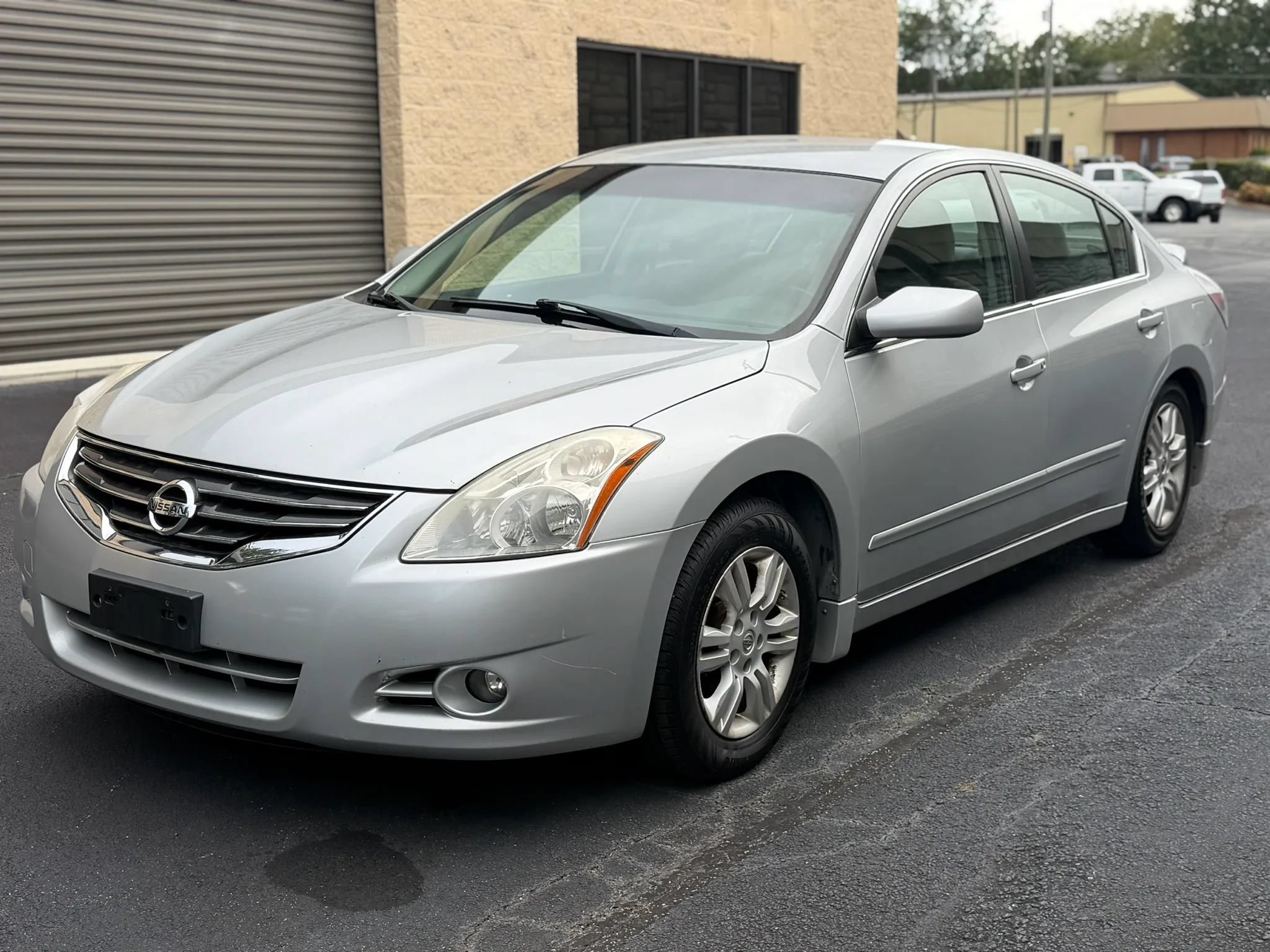 Used 2011 Nissan Altima 2.5 S w/ Special Edition Pkg FWD image 2