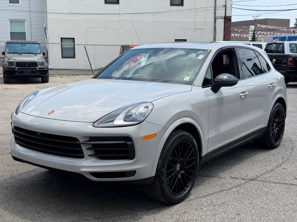 Used 2023 Porsche Cayenne AWD/4WD image 3