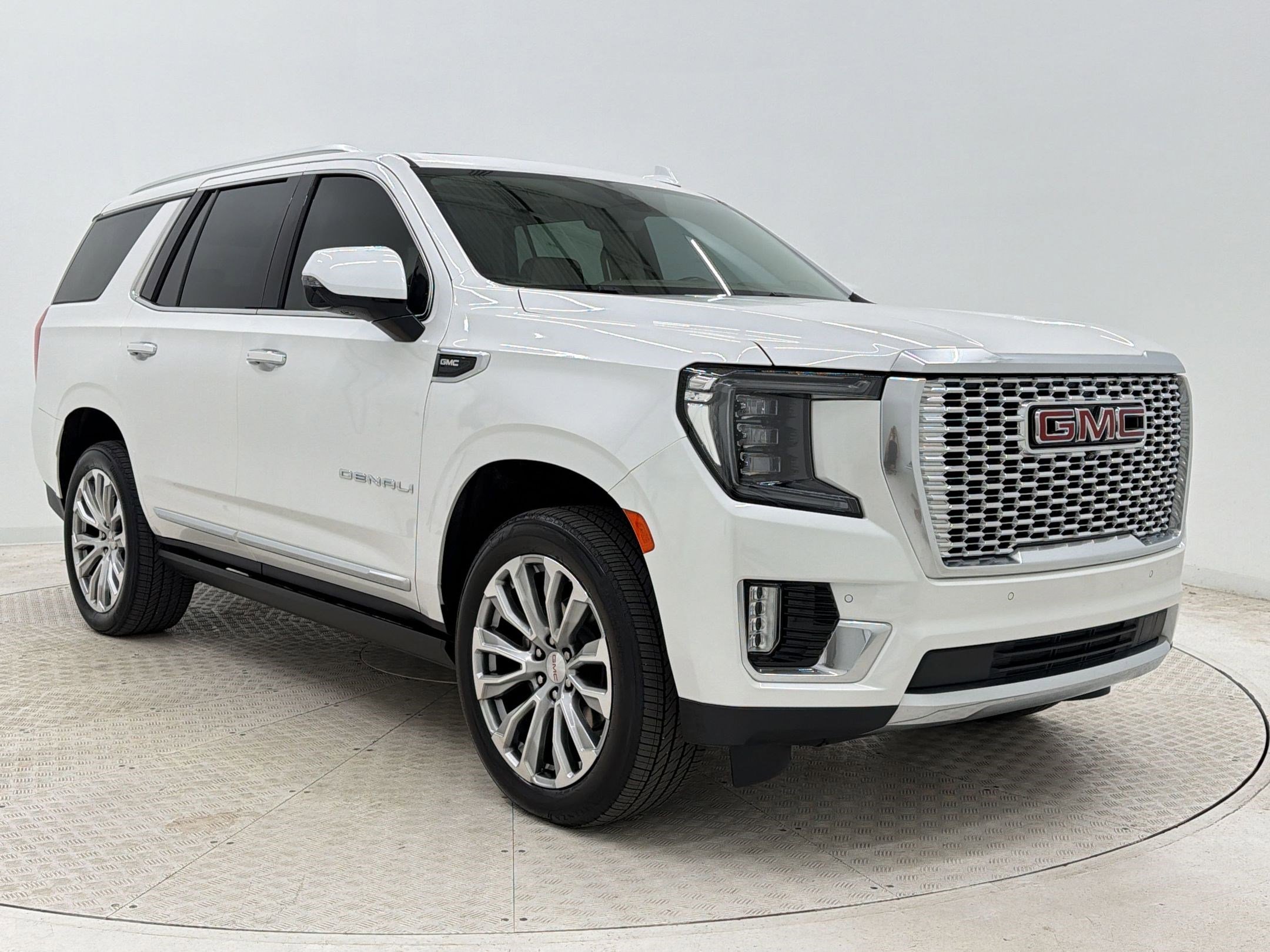 Used 2022 GMC Yukon Denali w/ Denali Premium Package AWD/4WD image 7