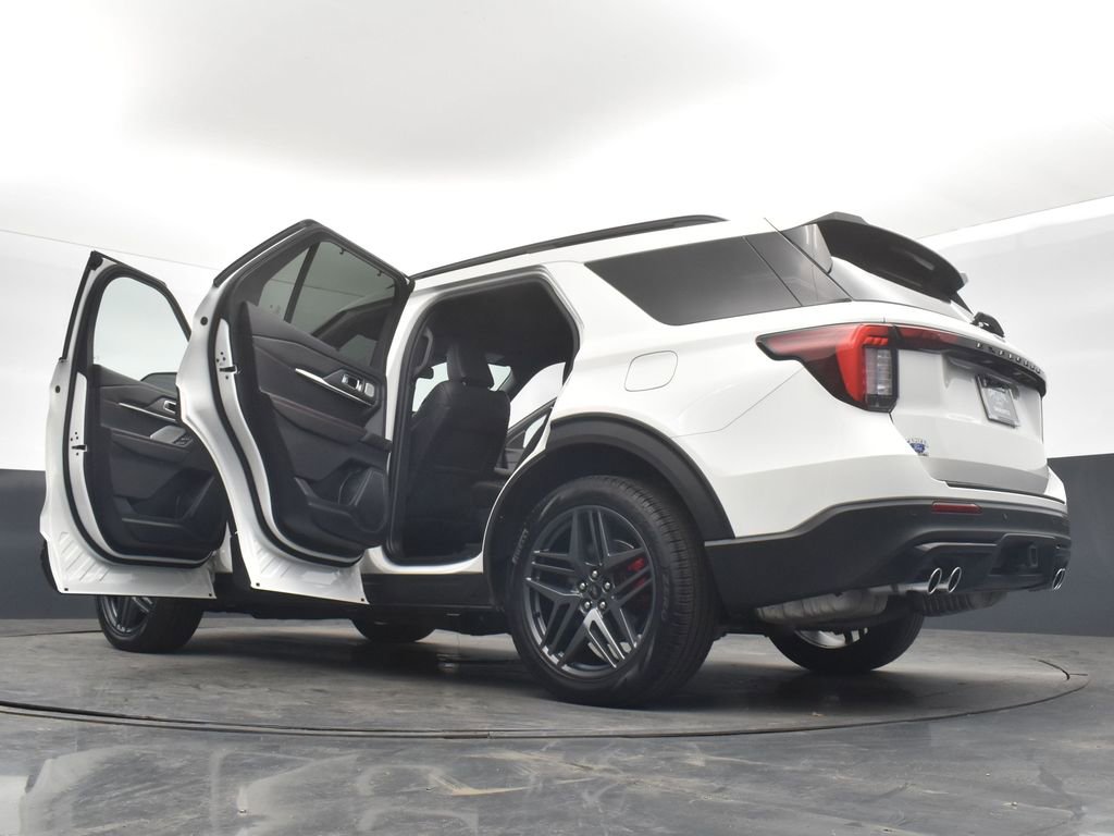 Used 2025 Ford Explorer ST image 37