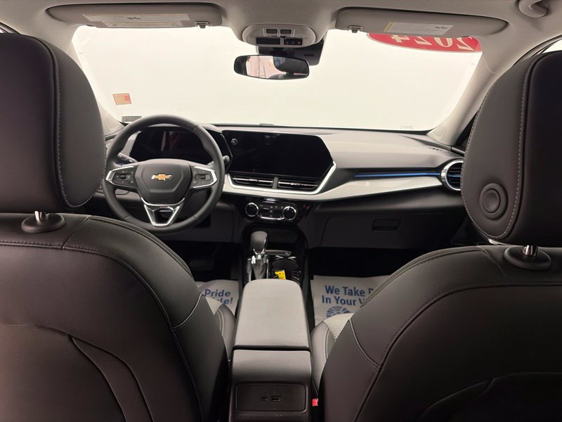 Used 2024 Chevrolet Trax LT w/ Sunroof Package FWD image 14