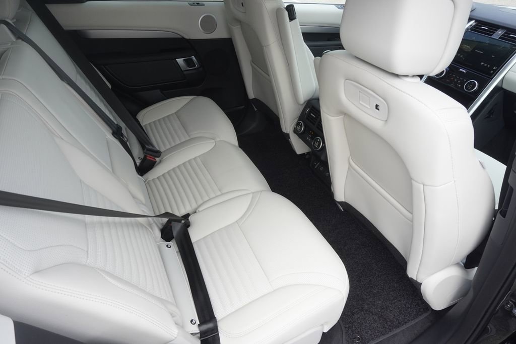 New 2025 Land Rover Discovery Dynamic SE image 26