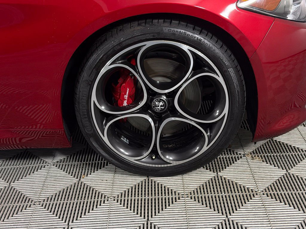 Used 2023 Alfa Romeo Giulia Veloce RWD image 12