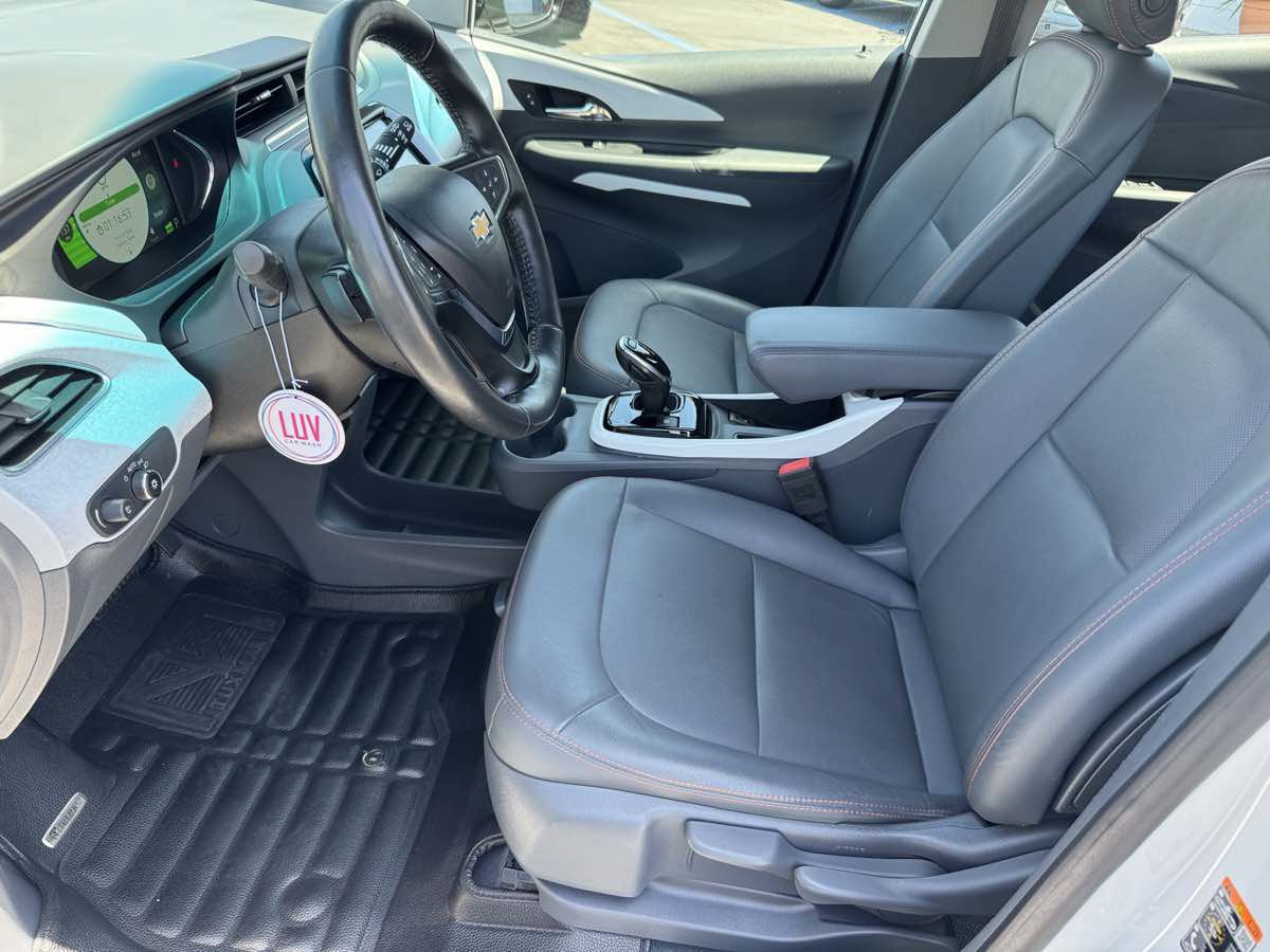Used 2019 Chevrolet Bolt Premier w/ Infotainment Package FWD image 23