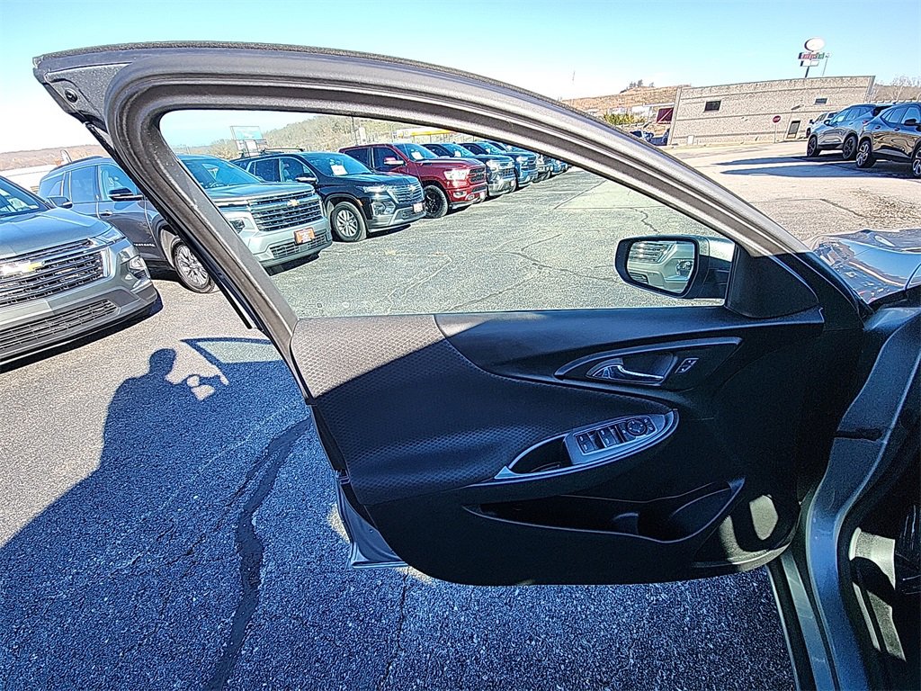 Used 2023 Chevrolet Malibu LS image 12