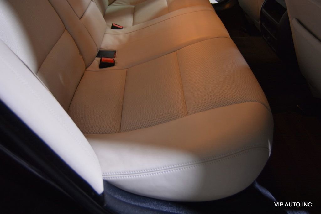 Used 2011 BMW 550i Sedan image 30