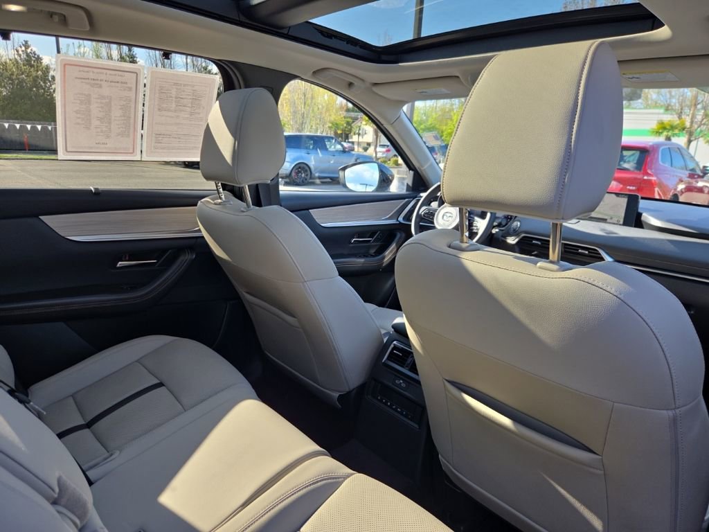 Used 2025 MAZDA CX-70 Plug-In Hybrid w/ Premium Pkg image 8