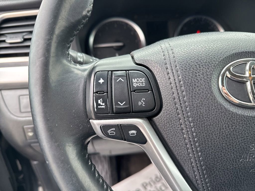 Used 2015 Toyota Highlander Limited AWD/4WD image 16