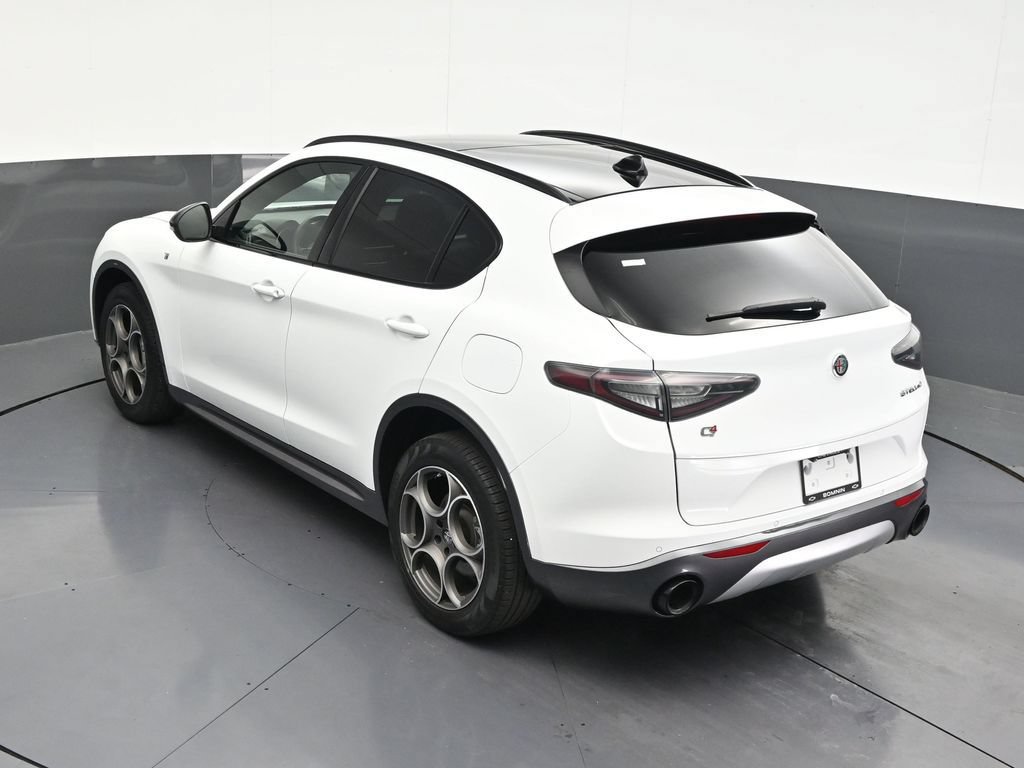 Used 2024 Alfa Romeo Stelvio Ti AWD/4WD image 17