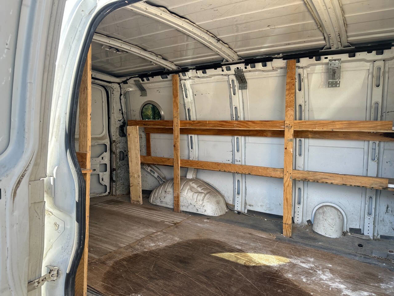 Used 2008 Chevrolet Express 2500 image 25