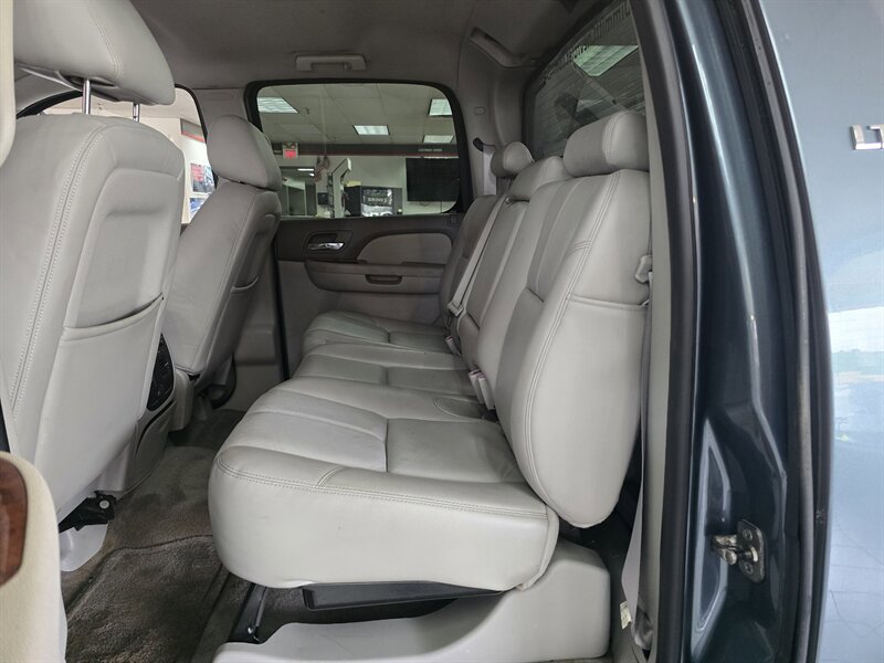 Used 2011 Chevrolet Avalanche LT w/ Regional Value Package RWD image 12