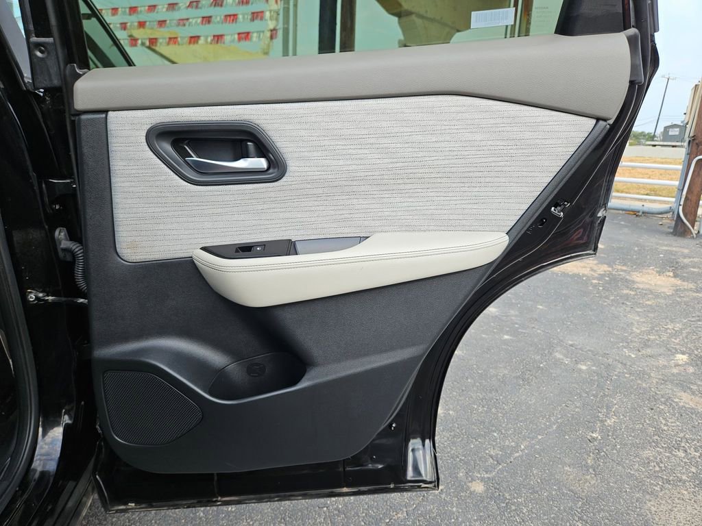 Used 2023 Nissan Rogue SV image 28