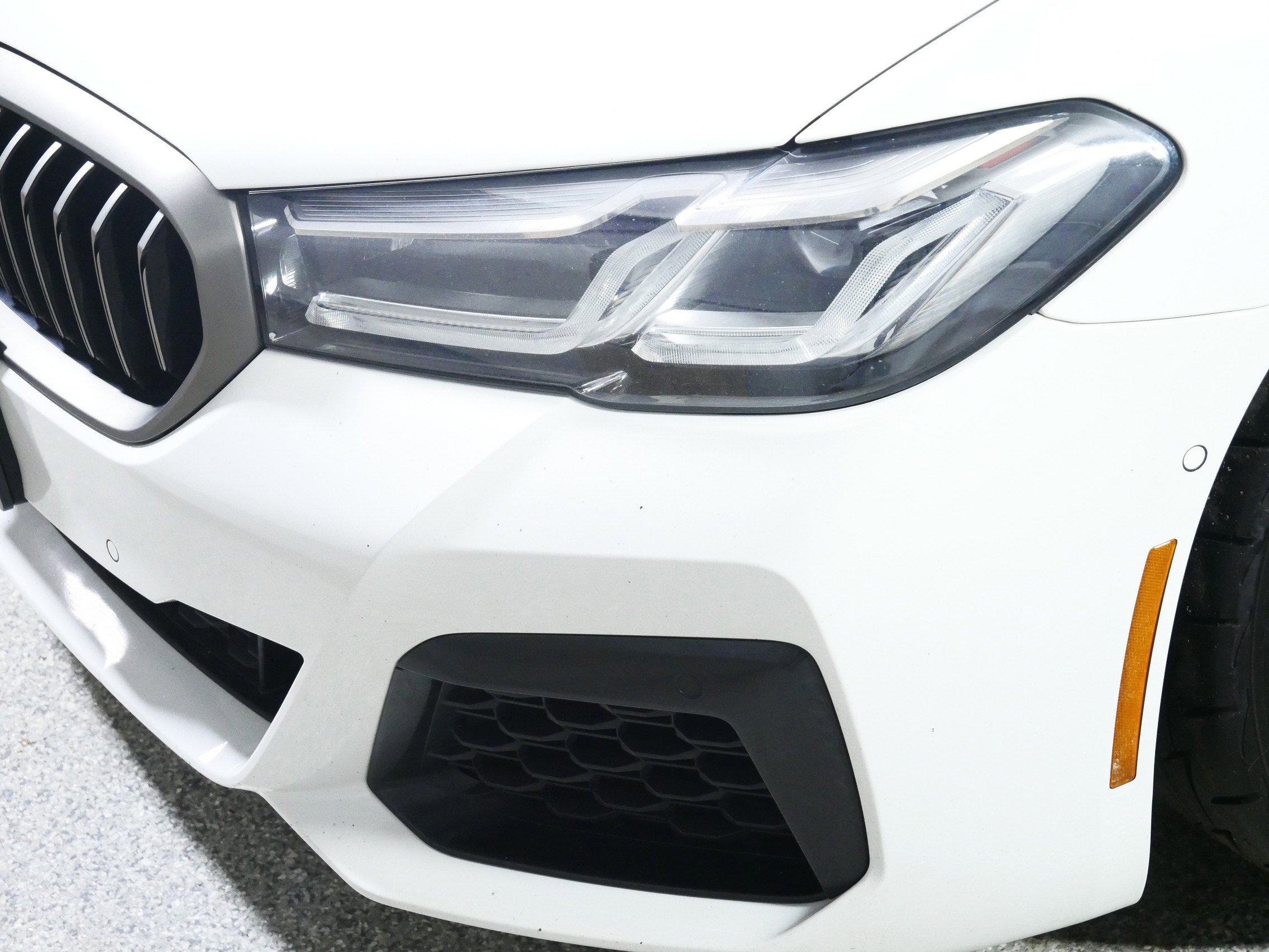 Used 2022 BMW M550i xDrive image 16