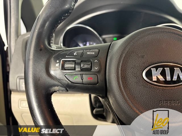 Used 2016 Kia Sedona LX w/ LX Essentials Premium Package FWD image 16