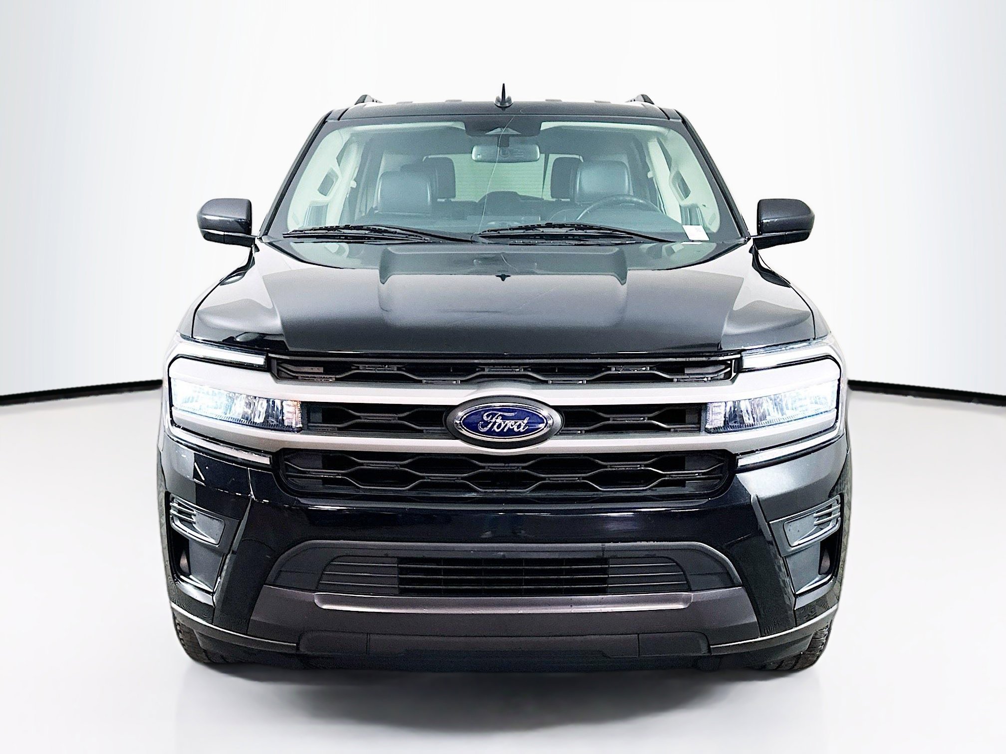 Used 2024 Ford Expedition XLT image 2