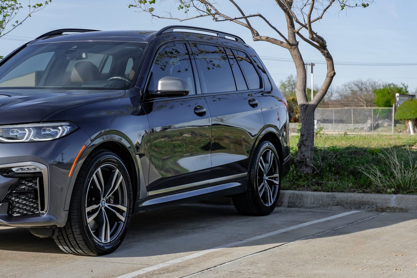 Used 2021 BMW X7 M50i w/ Executive Package image 8