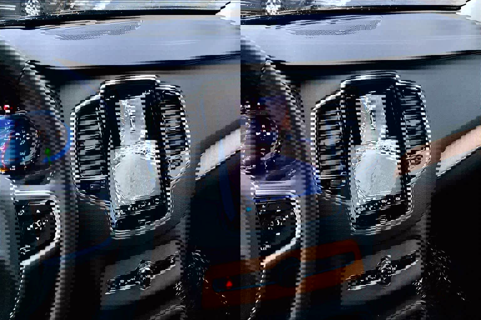 Certified 2024 Volvo XC90 B6 Plus w/ Protection Package Premier image 6