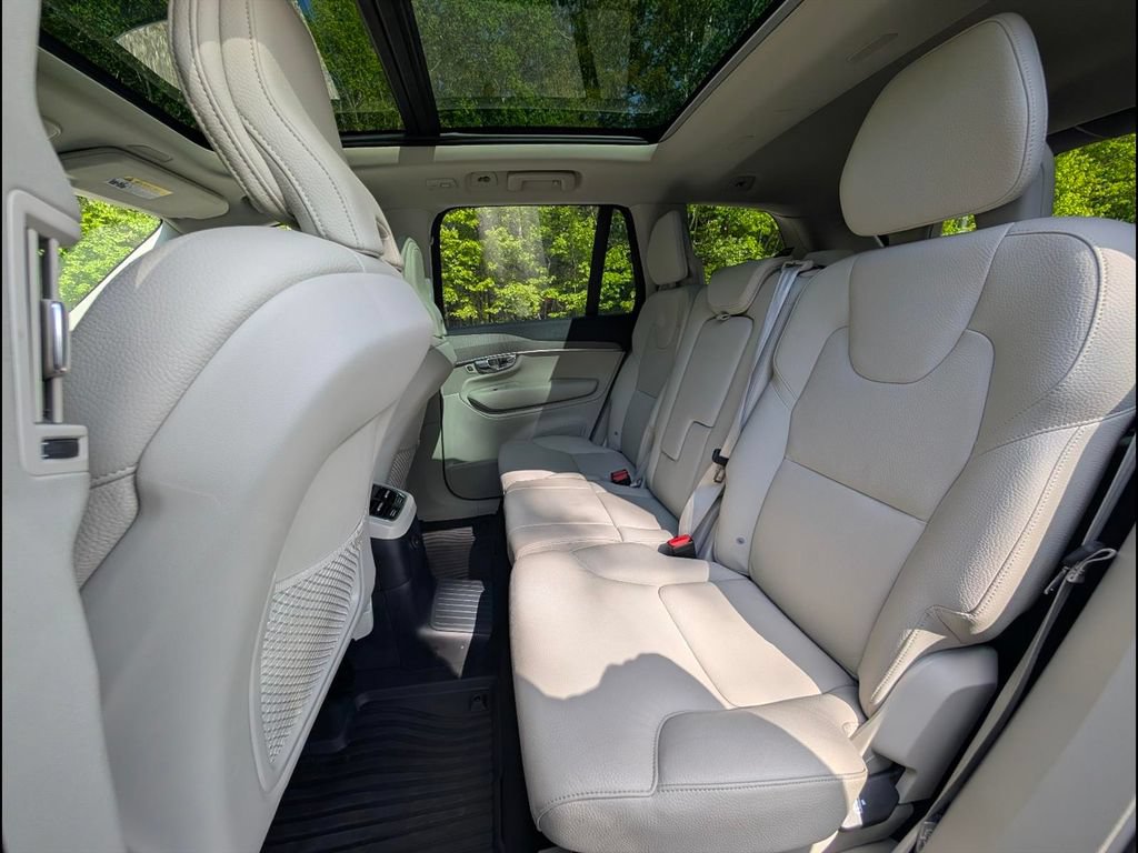 Certified 2025 Volvo XC90 T8 Plus w/ Protection Package Premier AWD/4WD image 17