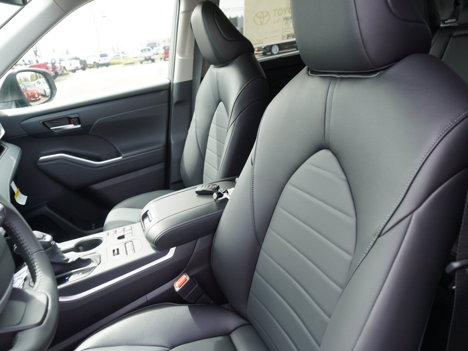 New 2026 Toyota Highlander XLE AWD/4WD image 24