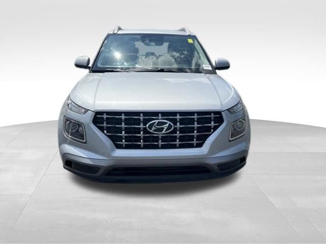 Used 2020 Hyundai Venue SEL w/ Convenience Package FWD image 2