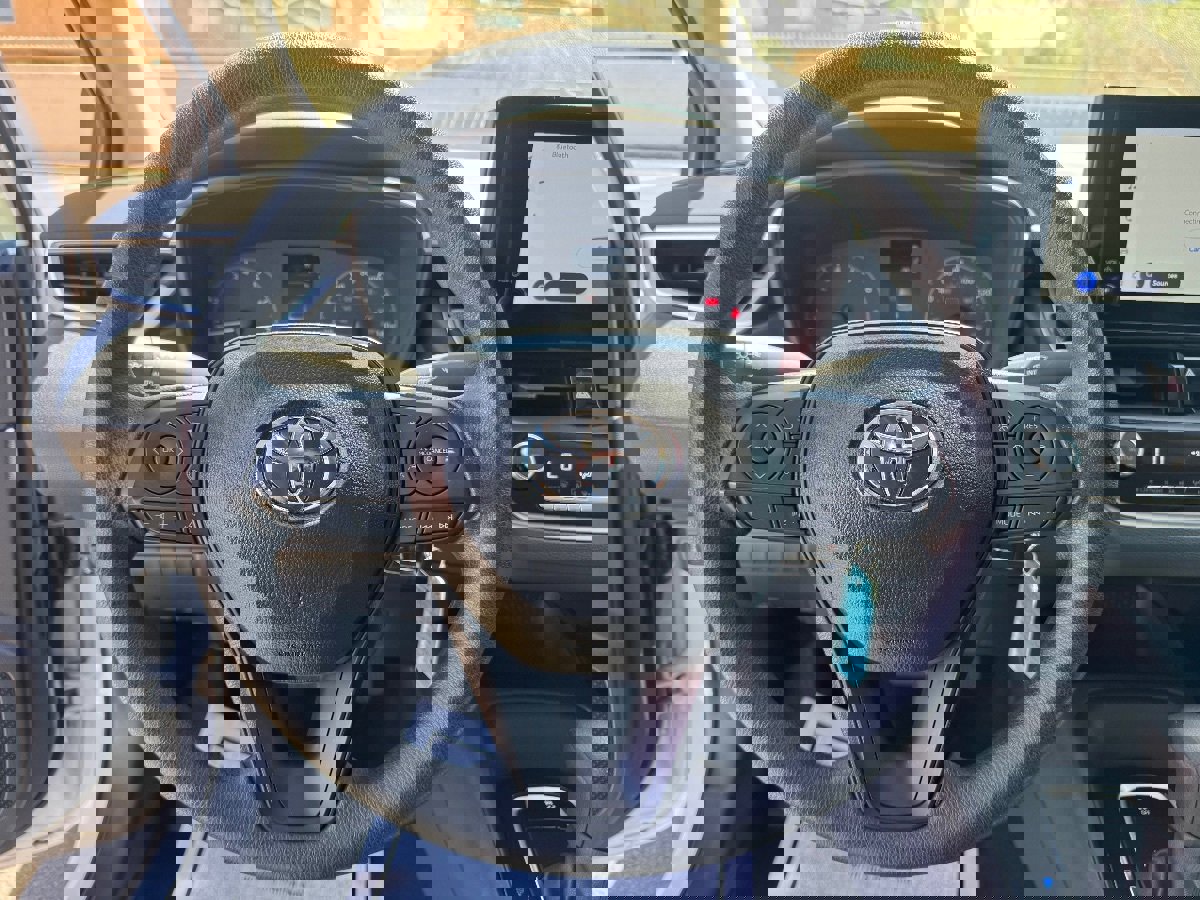 Used 2025 Toyota Corolla LE image 16